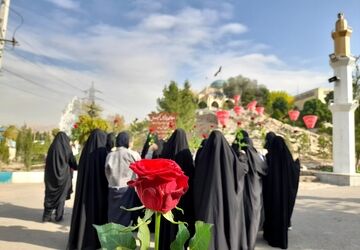 غبارروبی مقبره شهدا توسط دانش‌آموزان دبیرستان فرهنگ ۱۳