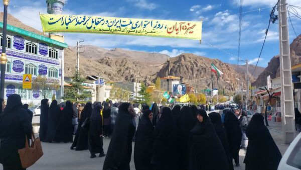 راهپیمایی یوم الله ۱۳ آبان در بلده مازندران