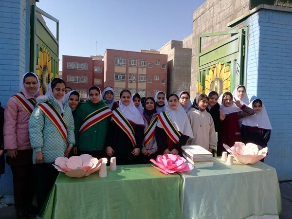 موکب دانش‌آموزی مدرسه ۲۲ بهمن به‌مناسبت ولادت حضرت مهدی (عج)