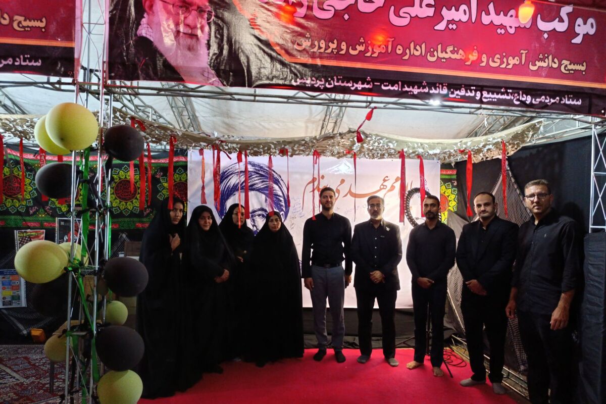 خدمت به زائران و تشییع‌کنندگان پیکر رهبر شهید، جلوه‌ای از فرهنگ ایثار و مسئولیت‌پذیری است