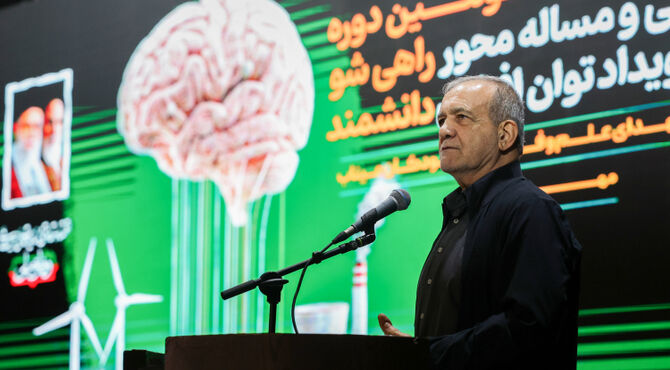 جوانان نخبه با تقویت علم و دانش برای موفقیت ایران نقش‌آفرینی کنند