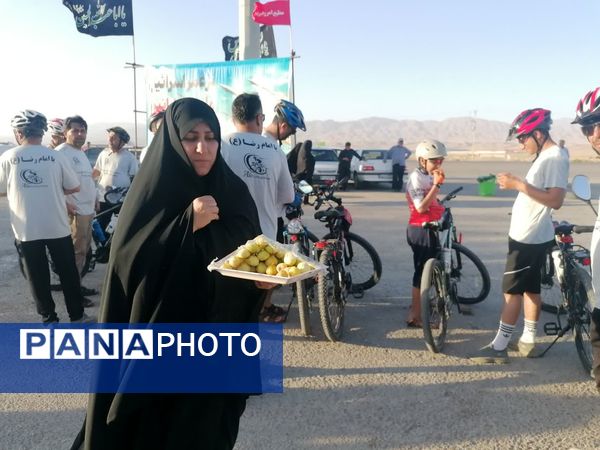 جلوه‌های از عاشقی زائرین و خادمیاران در موکب حضرت فاطمه زهرا (س) 