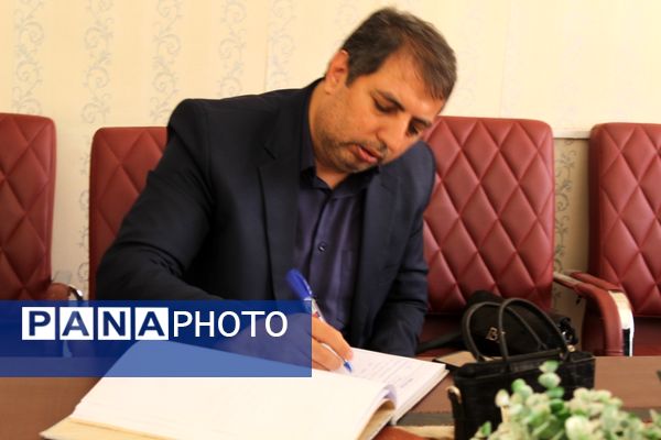 هنرستانی‌ها در نقش تولید کننده، دوخت لباس فرم دانش‌آموزان به دست هنرستانی‌های قدس