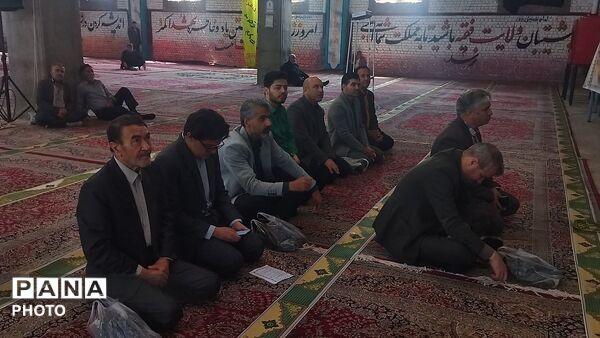 از پیر تا کودک در نماز جمعه نیشابور حضور دارند-۲
