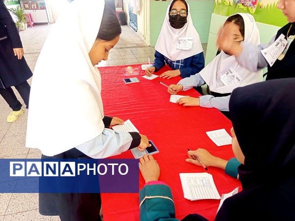 انتخابات شورای دانش آموزی در دبستان سمیه