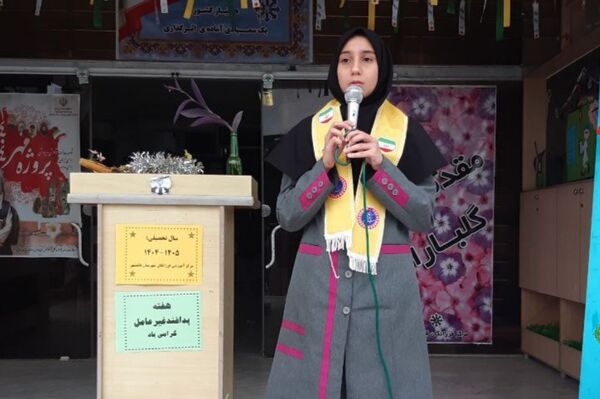گرامیداشت هفته پدافند غیرعامل در دبیرستان فرزانگان قائمشهر