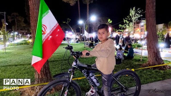 نسل جدید هم پای کار انقلاب هستند