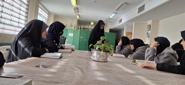قرائت قرآن هدیه دانش آموزان دبیرستان شهید عیسی وند به روح سید حسن نصرالله