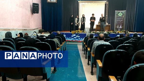 محفل مشاعره و توفان واژه‌ها در تهران