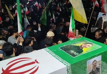 وداع مردم اسلامشهر با پیکر شهید محمدحسین عزیزی