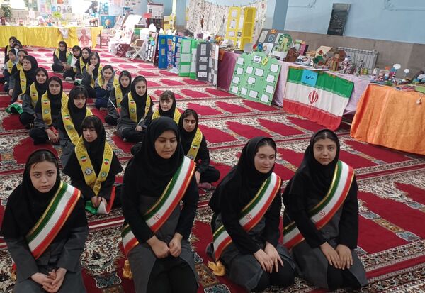 همایش یاوران انقلاب در مدرسه دخترانه  امام سجاد (ع) ناحیه 4 کرج