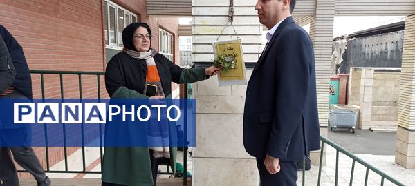 دیدار مدیریت آموزش و پرورش شهریار با دانش‌آموزان مدرسه توحید به مناسبت هفته پژوهش