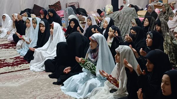 آیین معنوی اعتکاف دانش‌آموزان دختر مسجد سیدالشهدای یاسوج