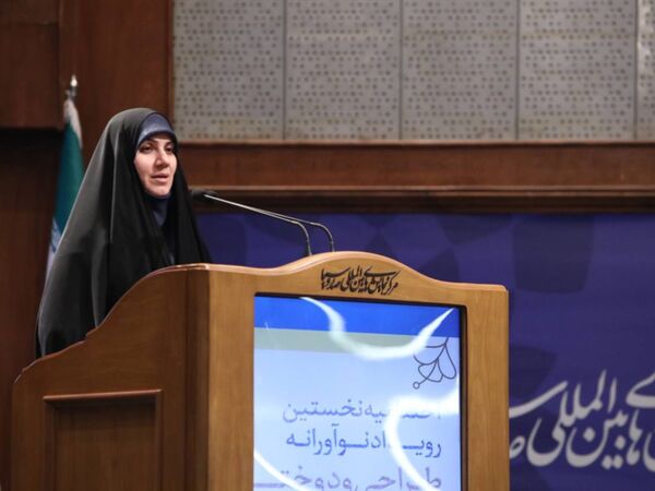 اختتامیه نخستین رویداد نوآورانه طراحی و دوخت لباس فرم مدرسه در سالن همایش‌های بین‌المللی صدا و سیما