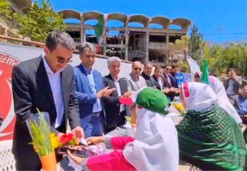 معلمان در همه عرصه‌ها پیشگام بوده‌اند