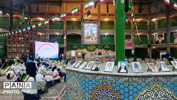جشن بیست‌وهفتمین سالگرد تاسیس سازمان دانش آموزی توسط پیشتازان یزدی