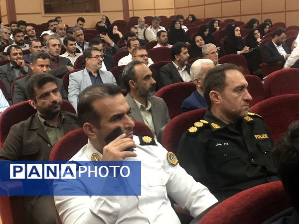 همایش تجلیل از مدیران و کارکنان نمونه شهرستان محمودآباد 