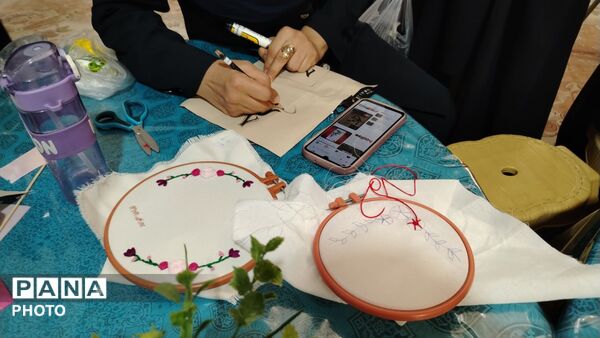 محفل هنری نوجوانان در رواق معصومانه حرم کریمه اهل بیت(س)