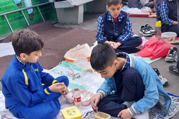 اجرای طرح «صبحانه سالم» در دبستان هیأت امنایی شهید قلنبر ناحیه دو شهرری 