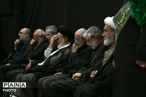 مراسم یادبود شهدای خانواده رهبر شهید در حرم حضرت عبدالعظیم حسنی علیه السلام 
