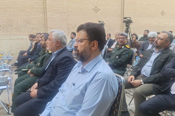 آیین اهدای ۲۵هزار بسته نوشت افزار به دانش‌آموزان نیازمند