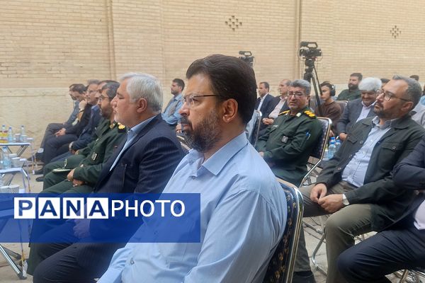 آیین اهدای ۲۵هزار بسته نوشت افزار به دانش‌آموزان نیازمند