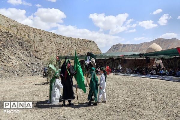 تعزیه خوانی در روز اربعین حسینی در جوار گلزار شهدای شهر بار نیشابور 
