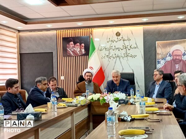 آیین سپاس معلم در ناحیه ۳ تبریز 