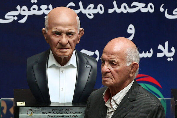 مرگ قصابان جهان تقاص خون دانش آموزان شهید است/بداند در همان سوراخ موشی که پنهان شدند دفنشان می‌کنیم