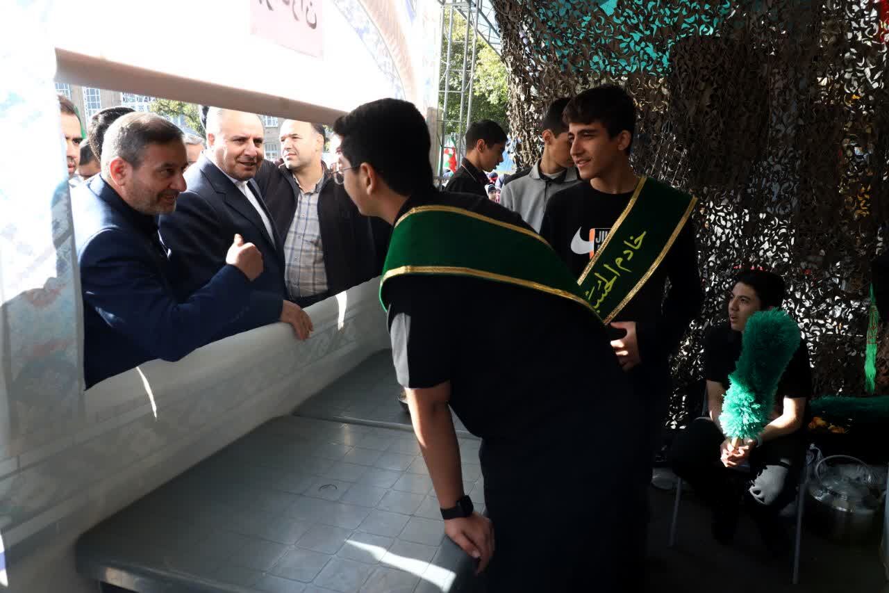  از قاب نگاه نوجوان تا فریاد «مرگ بر استکبار»