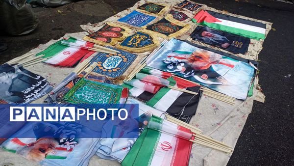 حضور مدیر آموزش و پرورش منطقه ۱۳ در راهپیمایی روز دانش‌آموز 