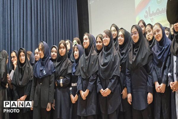 مراسم اعطای نشان سمپاد به دانش آموزان فرزانگان ورامین