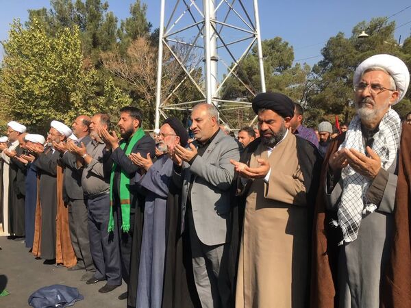اقامه نماز باران در گلستان شهدا اصفهان به امامت  حضرت آیت‌ الله مهدوی