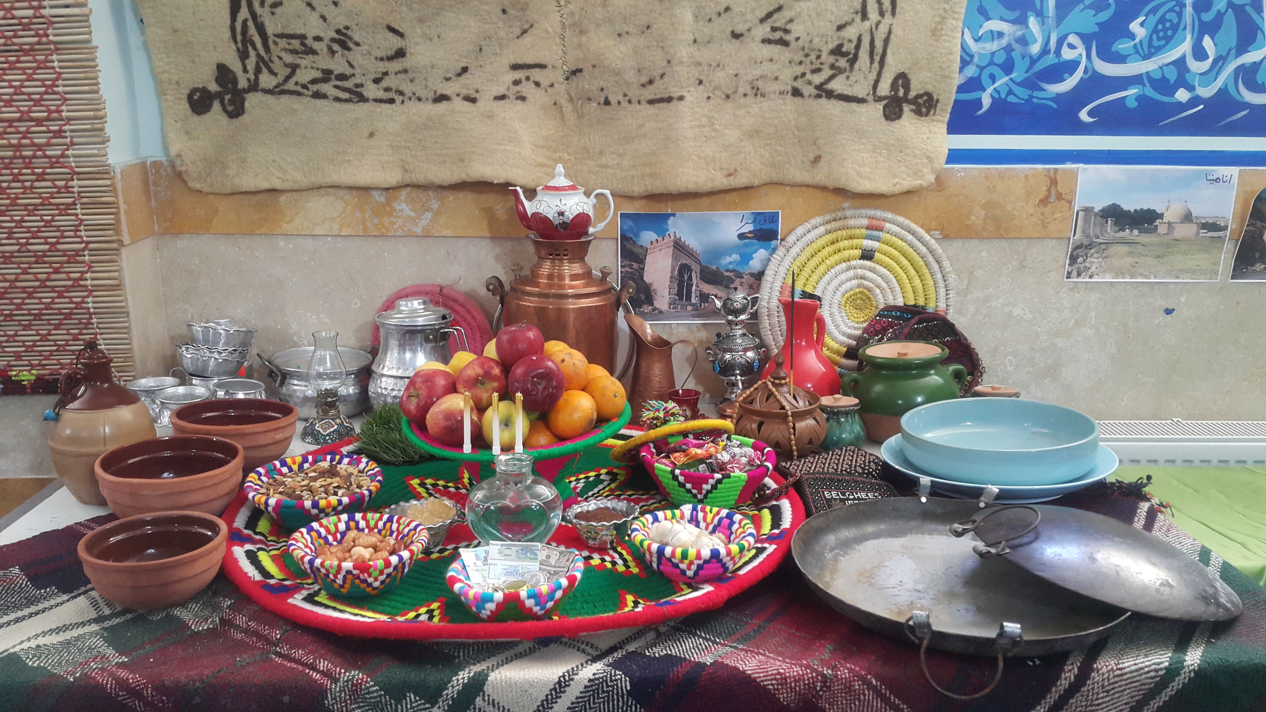 برگزاری نمایشگاه آداب و رسوم اقوام مختلف ایرانی به‌ مناسبت عید نوروز در آموزشگاه شهید نوروزعلی حسینی  