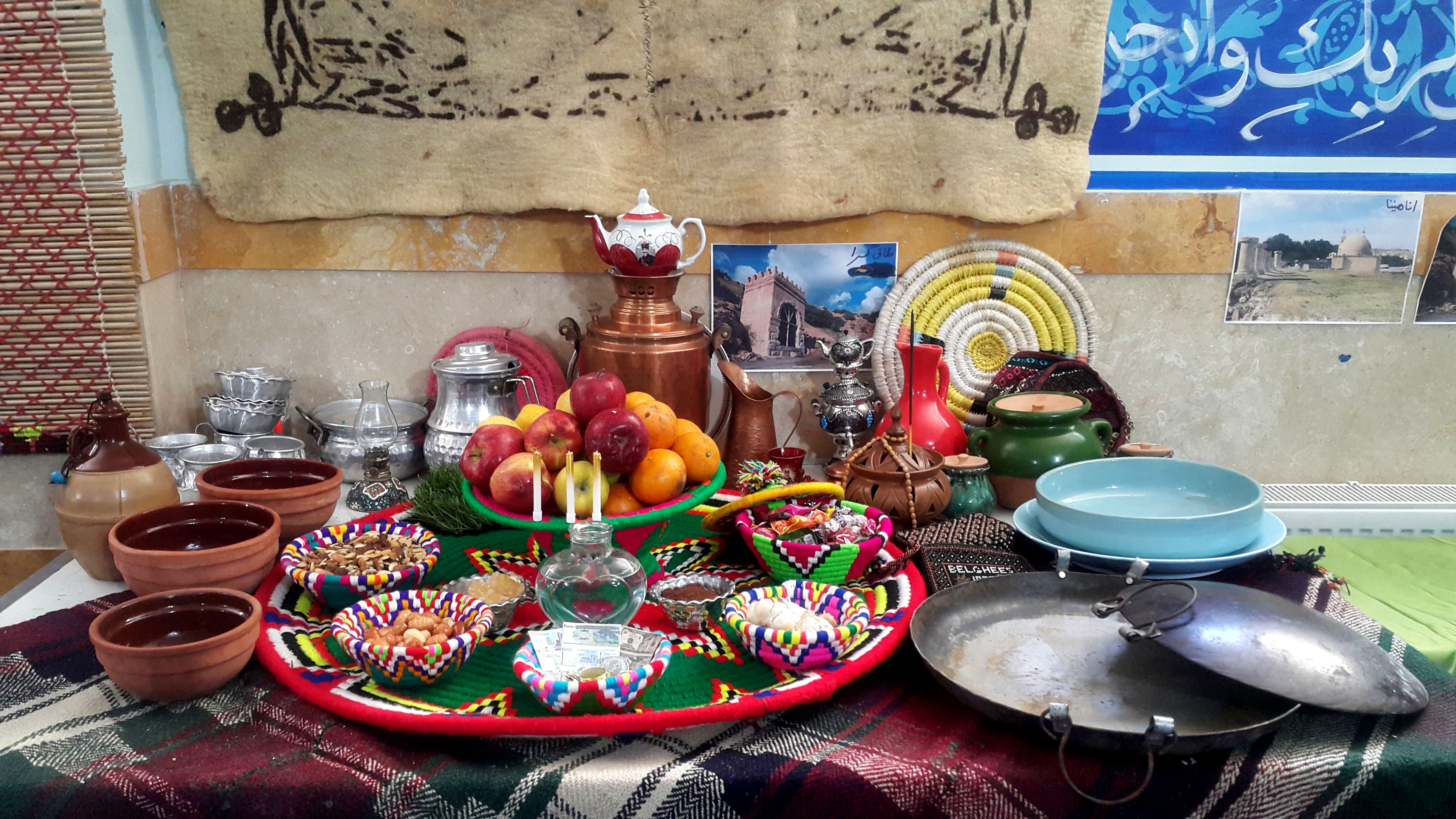 برگزاری نمایشگاه آداب و رسوم اقوام مختلف ایرانی به‌ مناسبت عید نوروز در آموزشگاه شهید نوروزعلی حسینی  