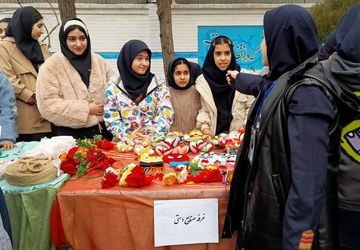 برپایی غرفه‌های کار آفرینی در دبیرستان متوسطه اول فاطمیه 
