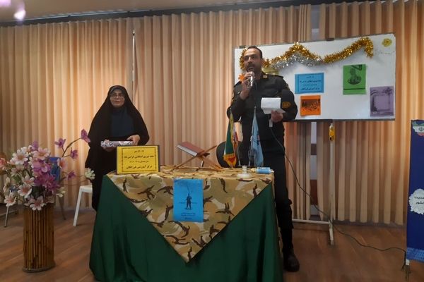 گرامیداشت هفته نیروی انتظامی در دبیرستان فرزانگان قائمشهر