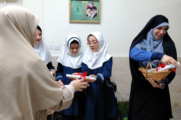 جشن ولادت بانوی دو عالم در دبستان وحیدکیهانی 