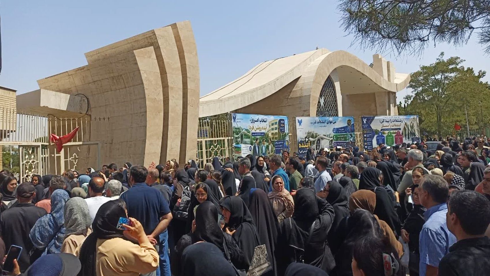 پردیس دانشگاه آزاد اسلامی مشهد میزبان شرکت کنندگان آزمون سراسری