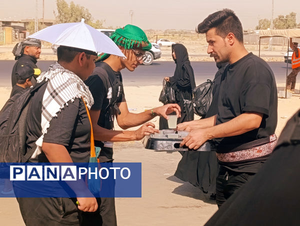 عاشقان حسینی در مسیر پیاده‌روی اربعین حسینی