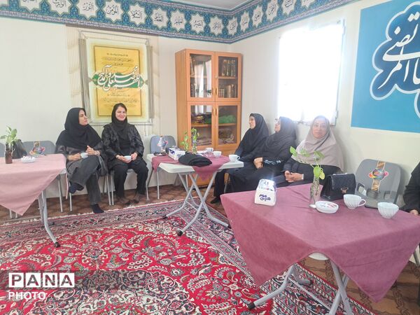 نخستین جلسه شورای دبیران دبیرستان علی افشارنژاد