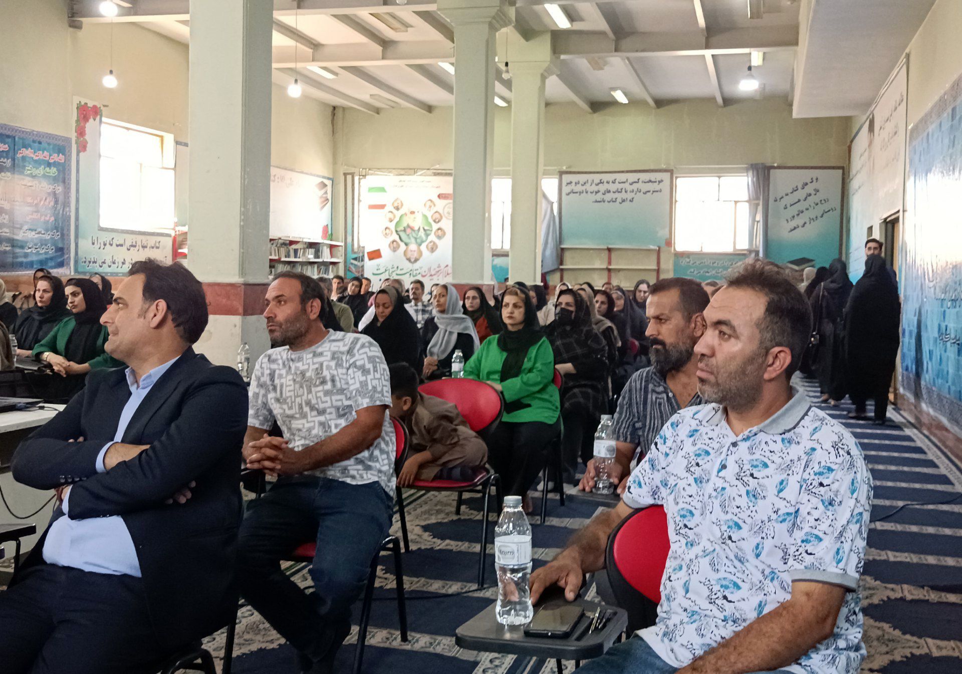 جلسه اولیاء مربیان در دبیرستان نمونه دولتی شهدای علم و فناوری بهارستان دو