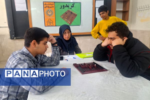 المپیاد رویش رقابتی مفرح و جذاب با حضور دانش‌آموزان  پسر مقطع متوسطه ناحیه ۳شیراز 