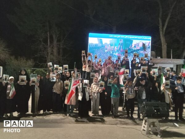 اجتماع مردم در بیعت با سومین رهبر جمهوری اسلامی ایران در امامزاده محروق نیشابور