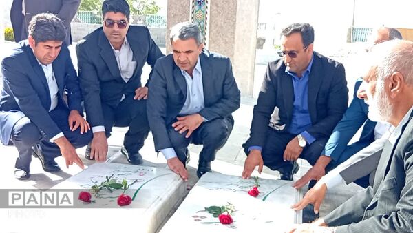 تجدید میثاق معاون وزیر و رئیس سازمان مدارس غیردولتی و مشارکت‌های مردمی وزارت آموزش و پرورش با شهدای گمنام در یاسوج