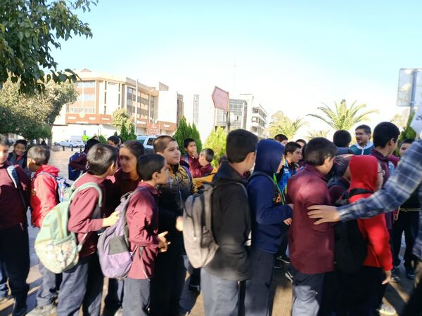 حضور دانش آموزان شیرازی درغرفه‌های فرهنگی راهپیمایی 13 آبان