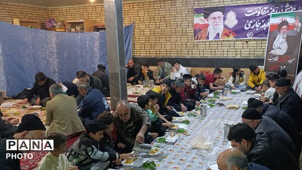 برگزاری سفره اطعام به‌مناسبت ایام شهادت امام علی(ع) در مسجد امام حسین(ع) سفیددشت