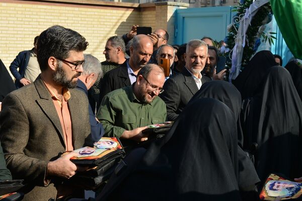 بدرقه دانش‌آموزان بهارستانی به راهیان‌نور