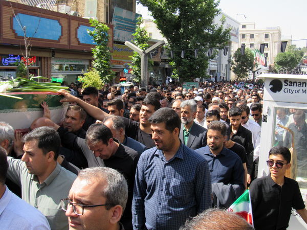 خروش بی‌نظیر سنندج در بدرقه شهید آسمانی رضا بسطامی