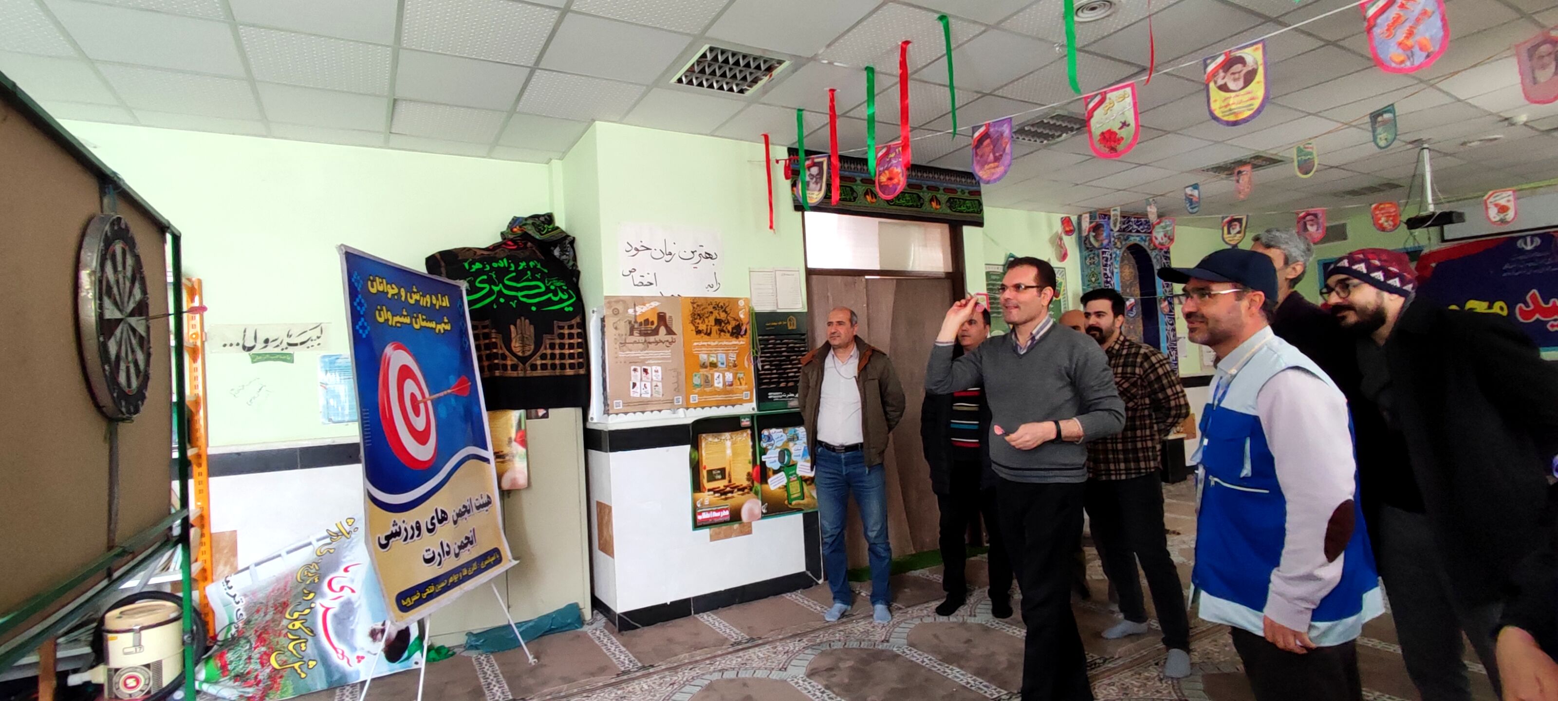 برگزاری مسابقه دارت ویژه دبیران دبیرستان شاهد ۴ شیروان